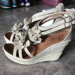 BRAND NEW!! Summer shoes 👠 beige Nine West Wedges